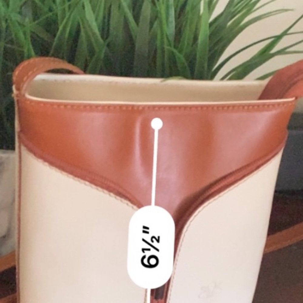 Vera Pelle ITALIAN LEATHER Chic Cream and Tan Crossbody Bag with V-Shaped Zipper - Picture 7 of 10